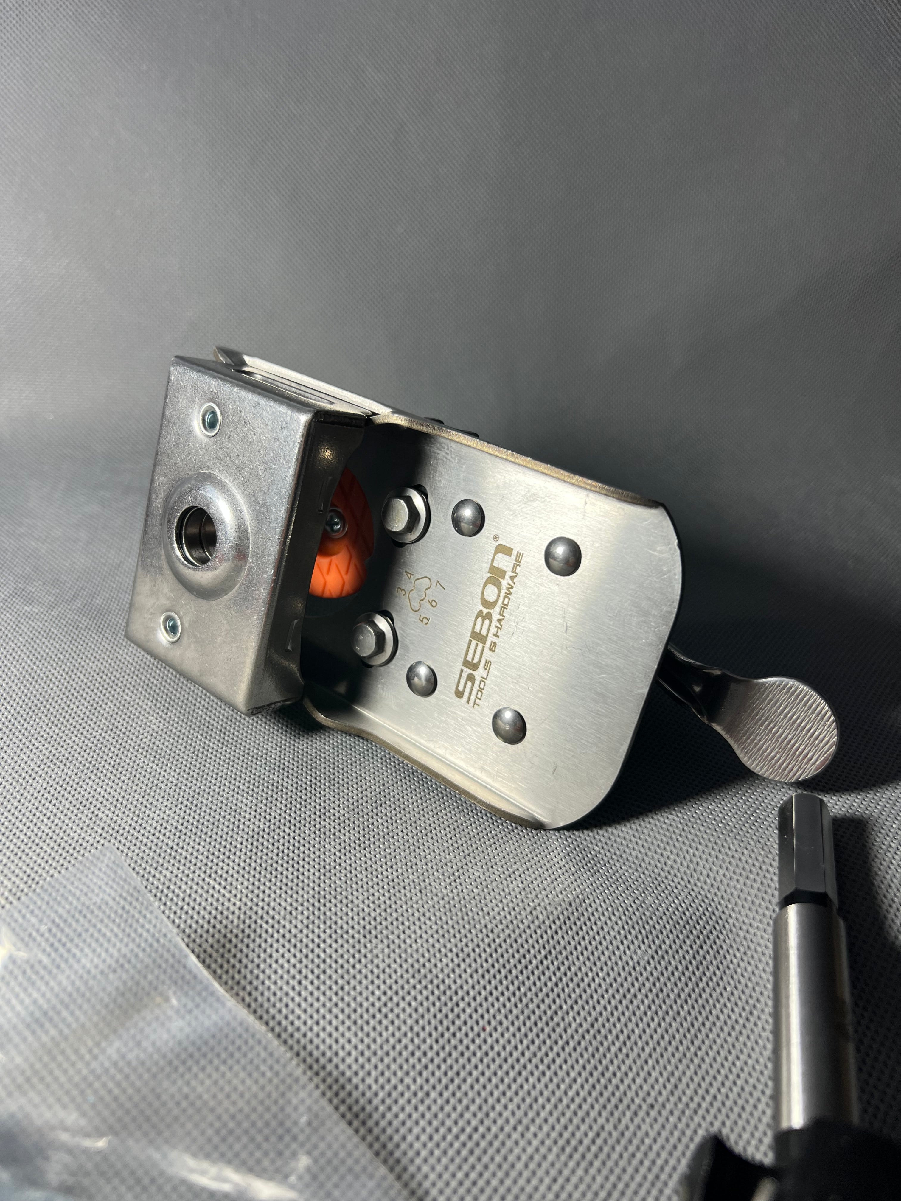 أداة احترافية لثقب وتركيب مفصلات الأبواب والخزائن (35 ملم) - جودة عالية.